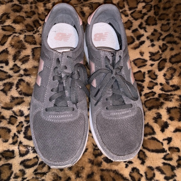 Size 7 New Balances !! - Picture 2 of 4